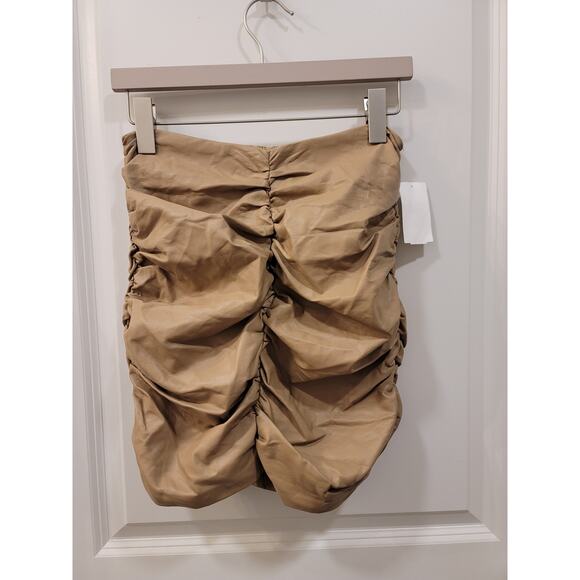 ASTR Roselle faux leather ruched mini skirt in Cappuccino - Picture 3 of 8